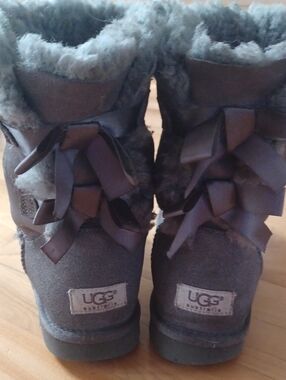 UGG Women's Charcoal Grey Bow-Back Shearling Boots